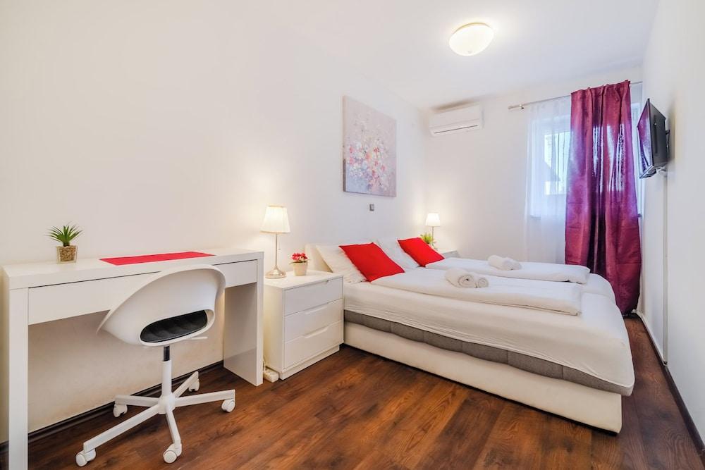 Red Vibe Studio Central 1