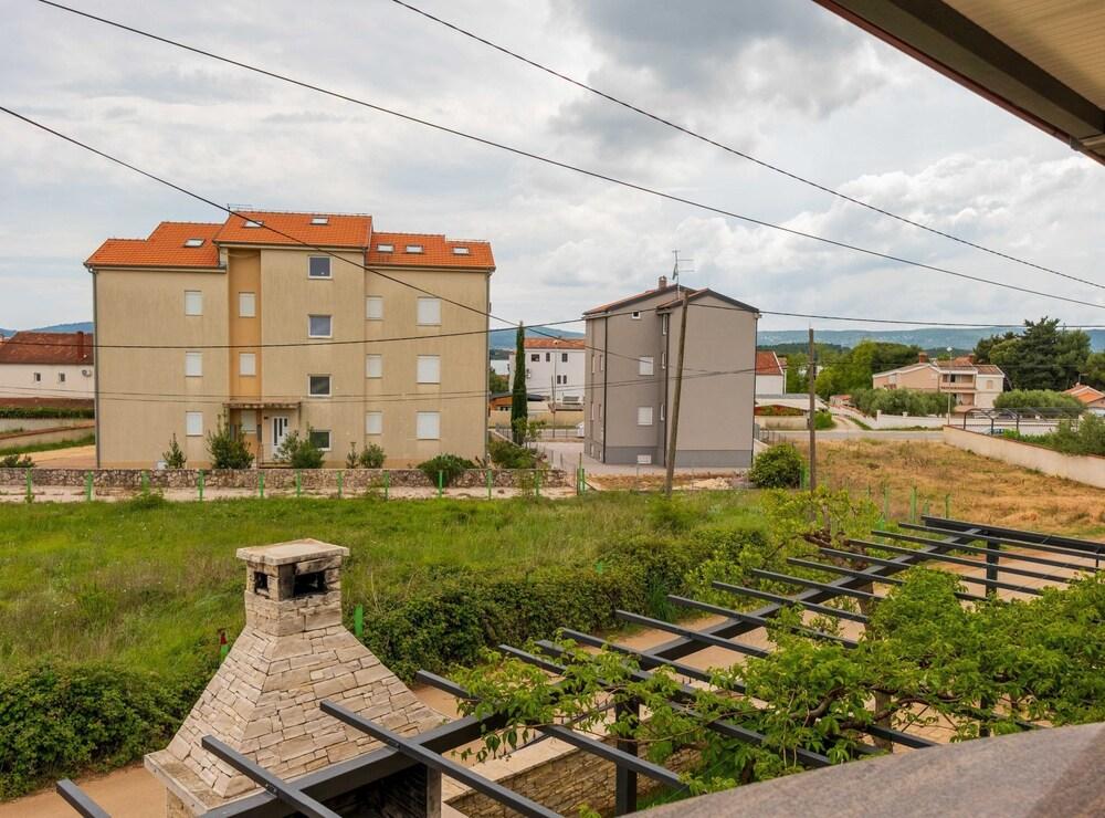 Charming Three Bedroom House Turanj