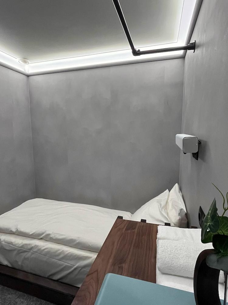 The Hyve Capsule hostel Amsterdam