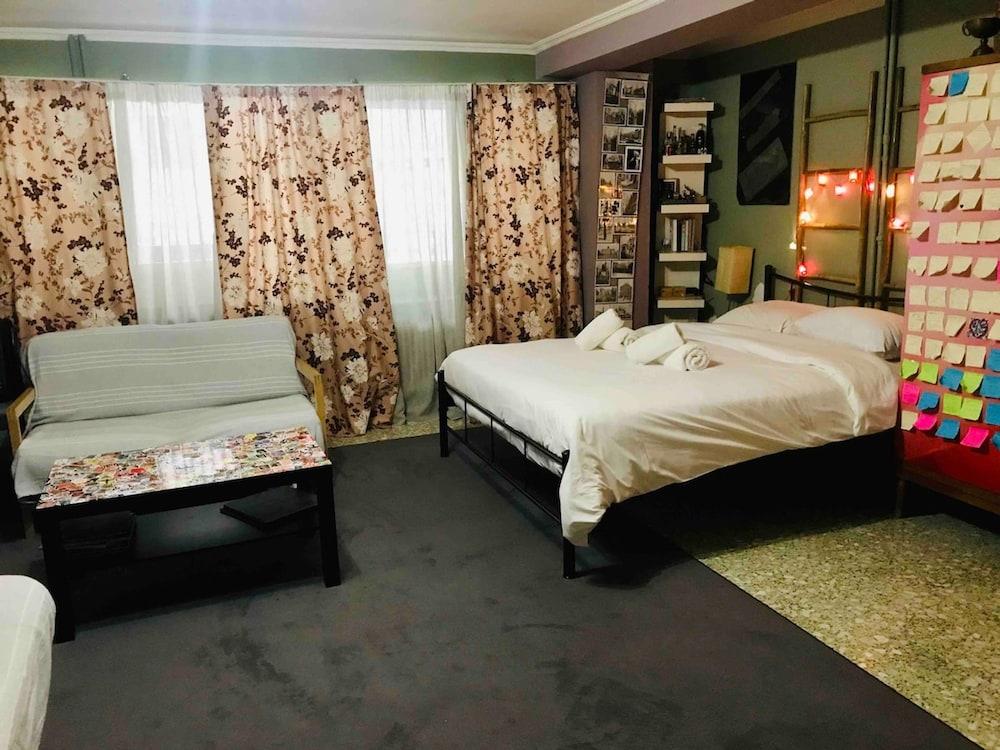 500mbps Wifi Studio 1min From Attiki Metro Station