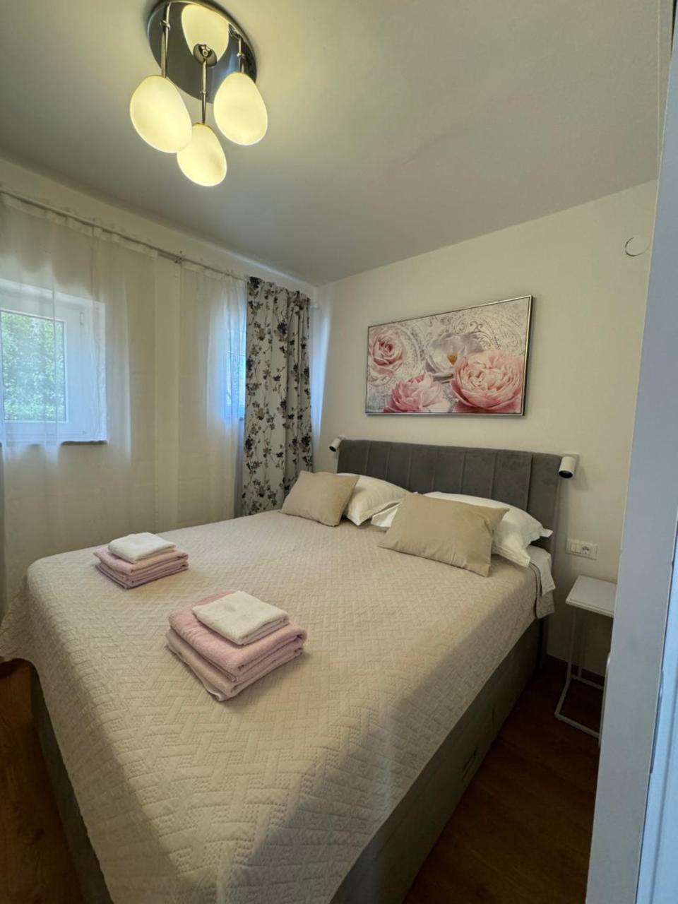 One Bedroom Apartment With Terrace Near Sea Angela's Apartments