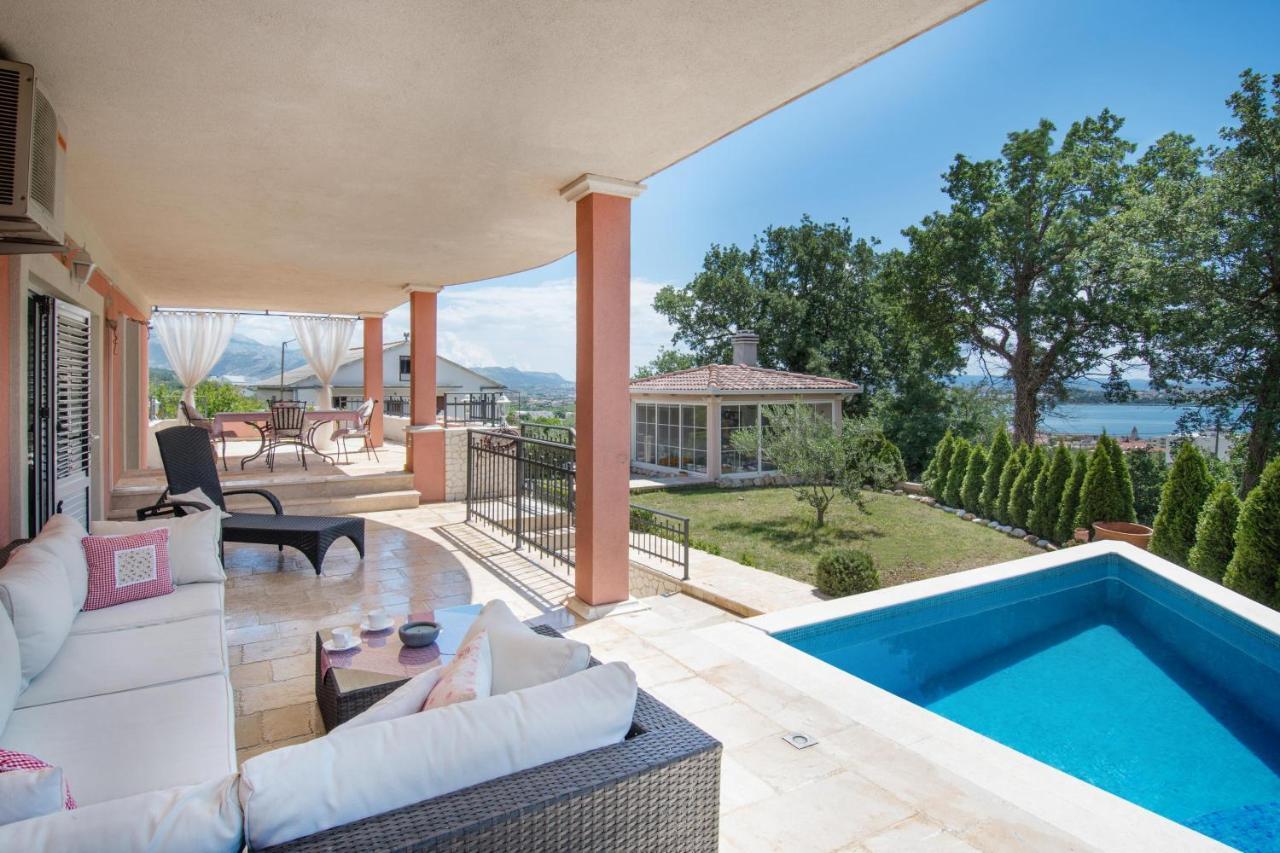 Villa Dita With The Pool Close To Split