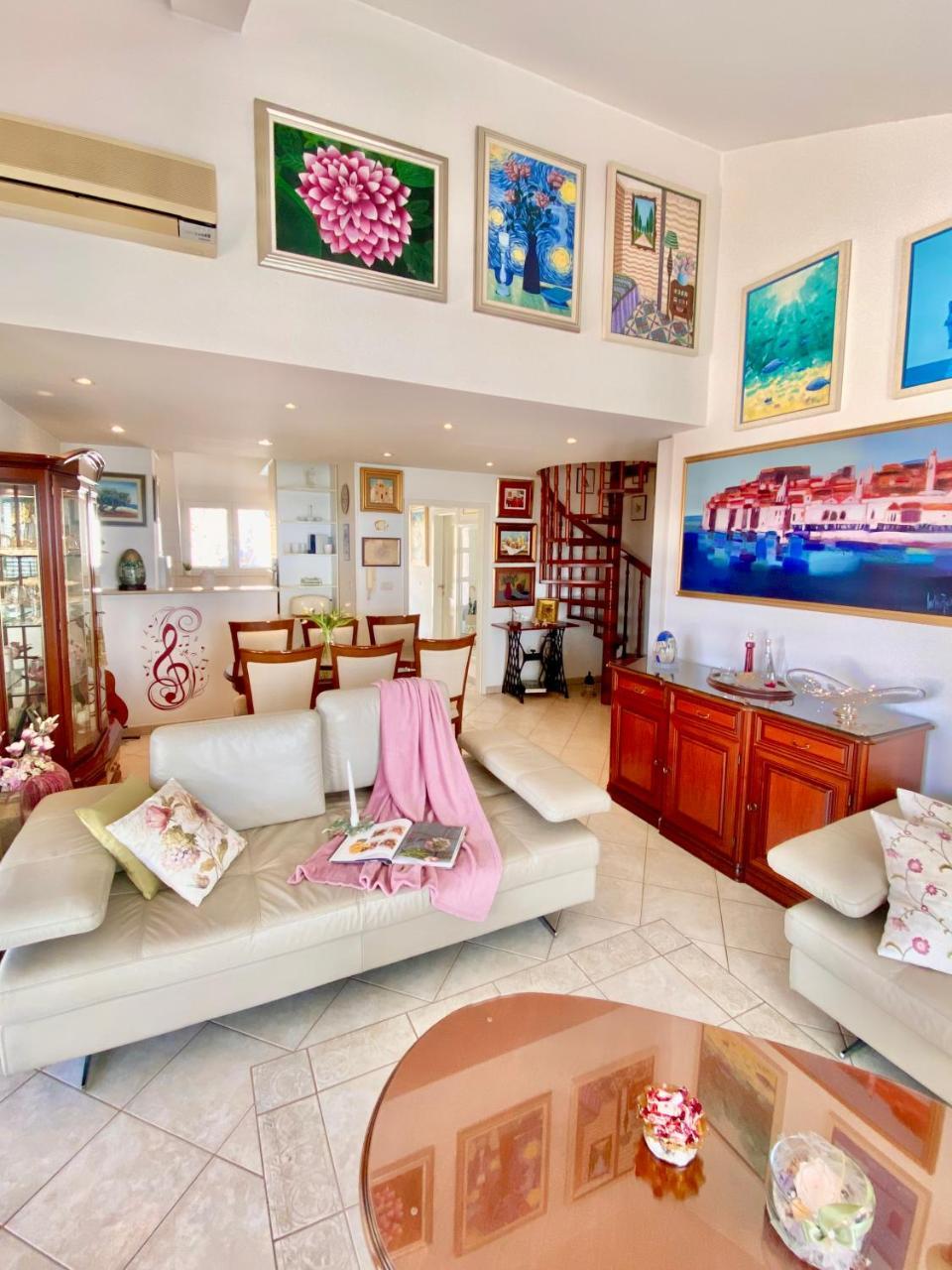 Apartment Rr