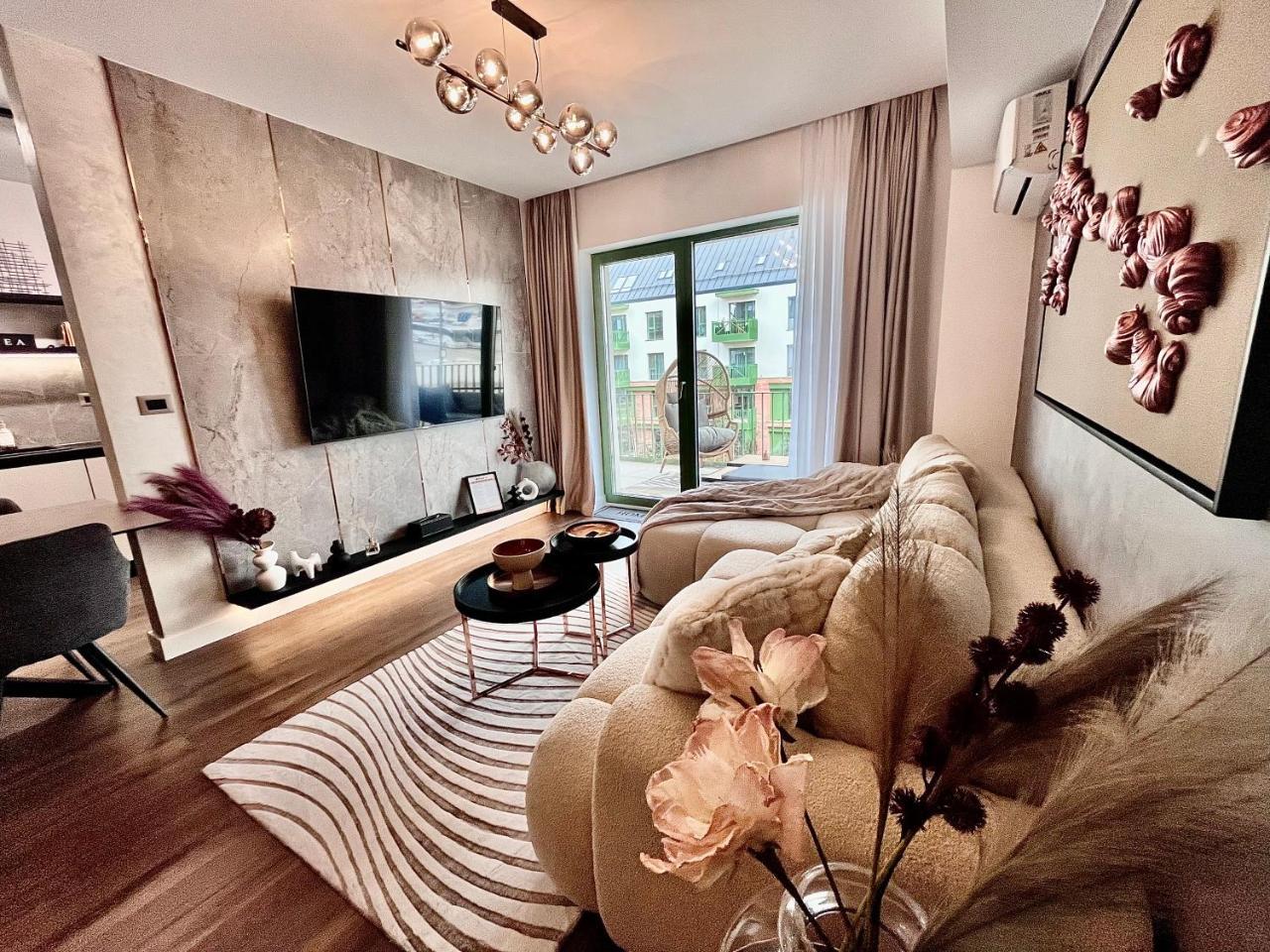 Flh La Vie En Rose Gold W Balcony & Free Parking