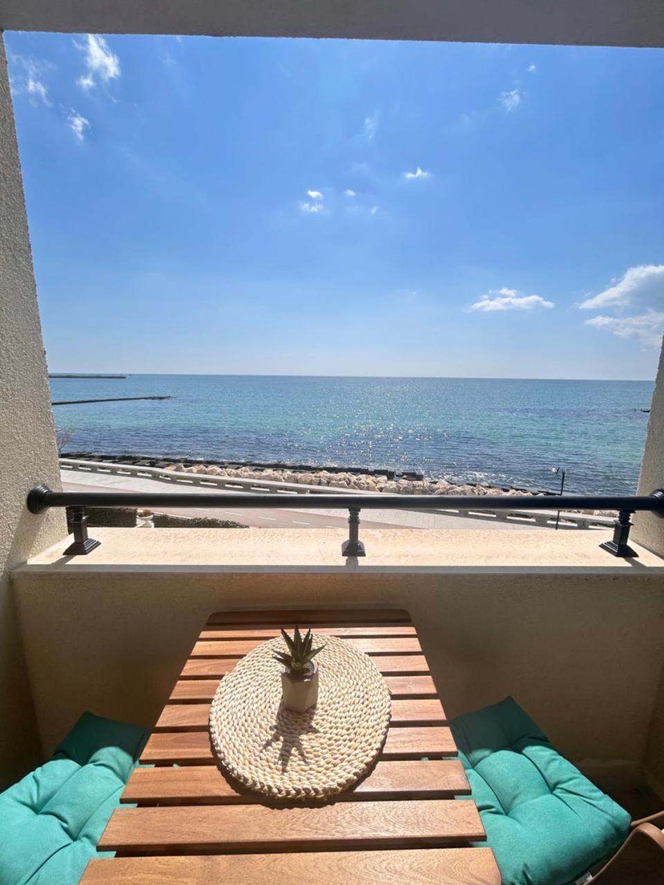 Infinity Blue Apartment-complex Carpe Diem Free Parking