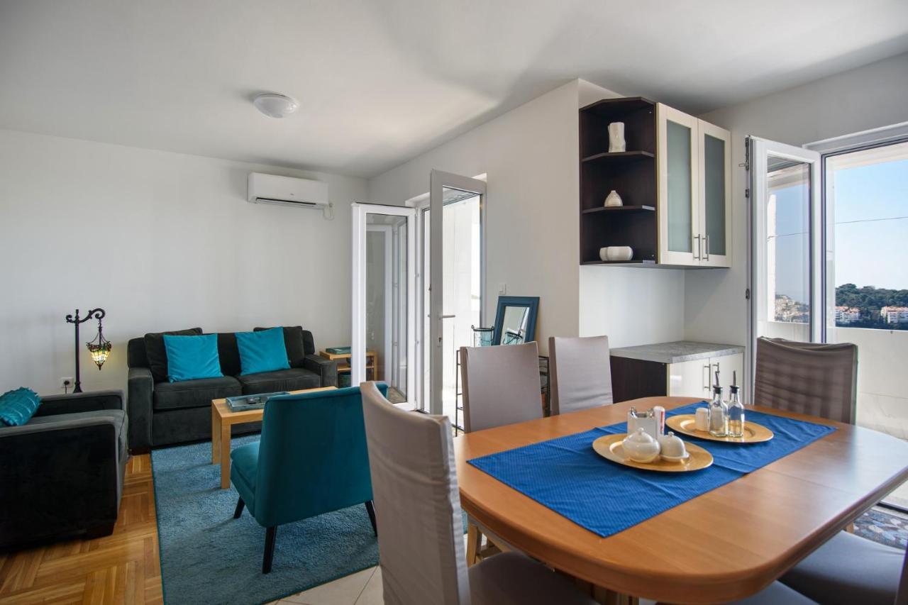 Blue Horizon Apartment by Duhomes