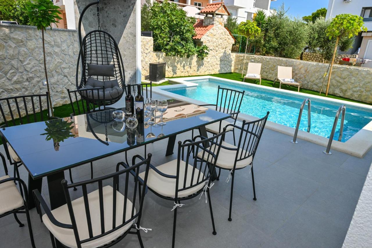 Smash C Apartments For 12 Private Pool