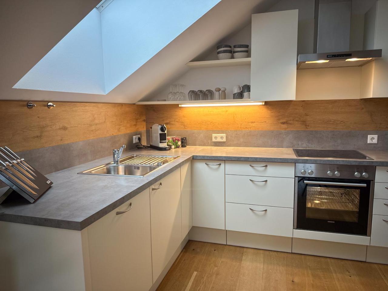 Eight Premium Apartments Seekirchen, Charmante 3-zi-dachgeschoss-wohnung Mit Balkon