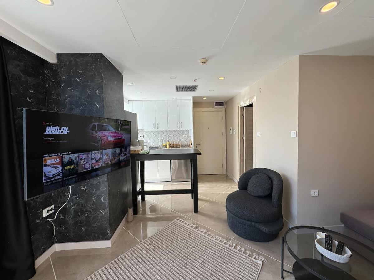 Luxurious & Comfortable Residence Pool & Gym