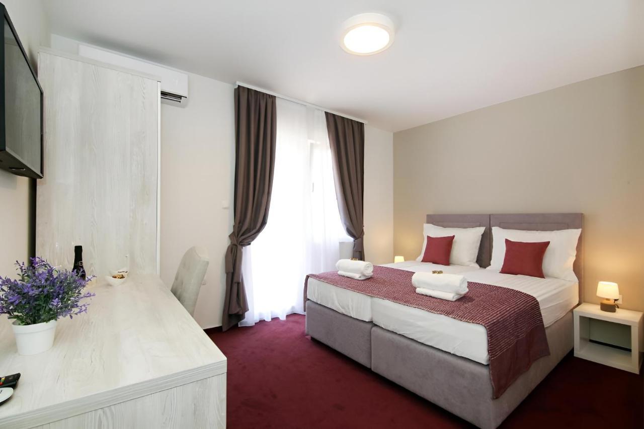 Maxim Deluxe Rooms With Balcony & Private Bathrooms Downtown Spalato, Quiet Neighborhood