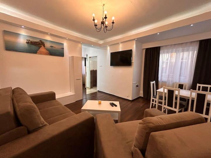 City Centre Old Town Radiance by Easyhousing