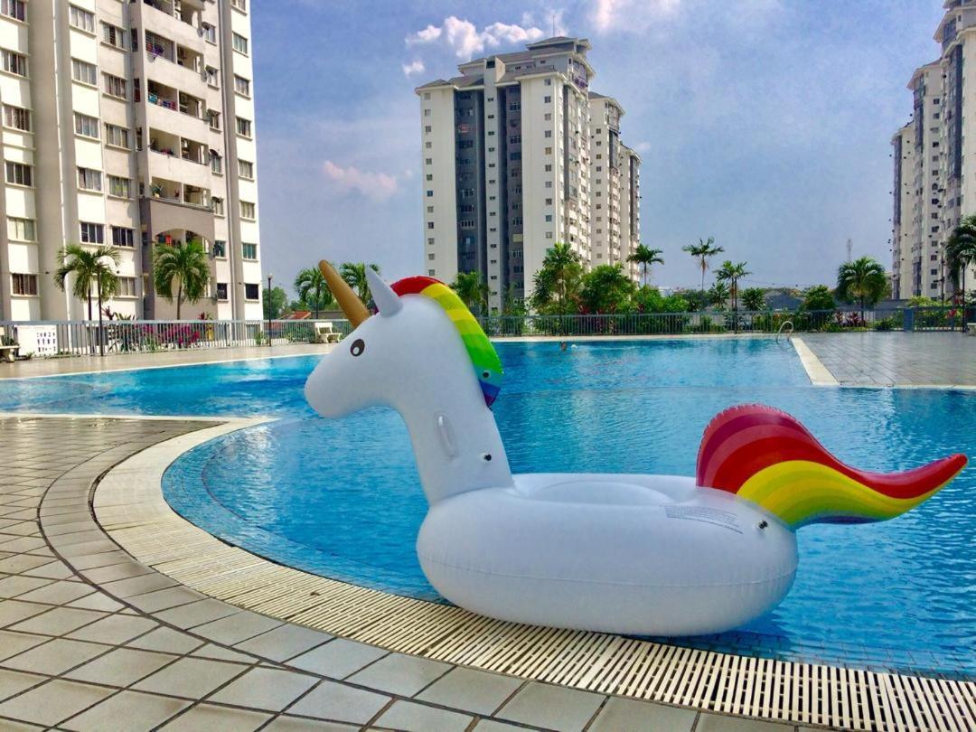 Homestay - Suria Kipark Damansara 3r2b Apartment Max 8pax