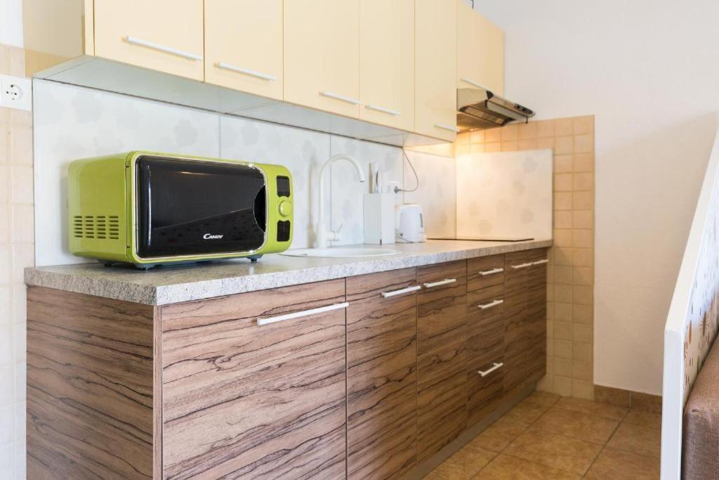 Apartments & Rooms Laganini Sara