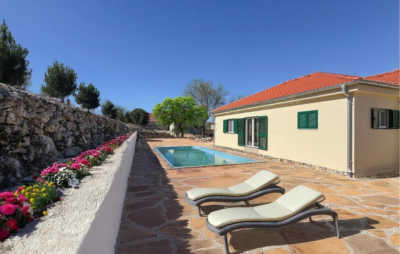 Stunning Home In Zadvarje