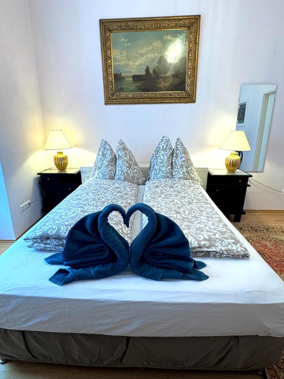 Historical Apartment In City Center