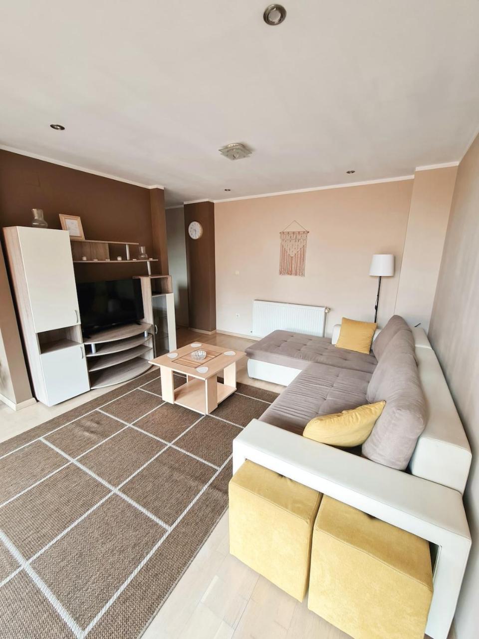 Stylish Penthouse With City View & Private Parking