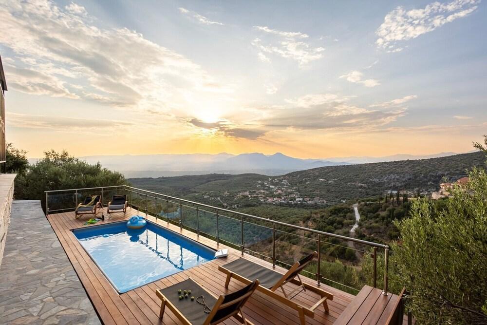 Martinia Pool Escape Aiga Panoramic Vistas