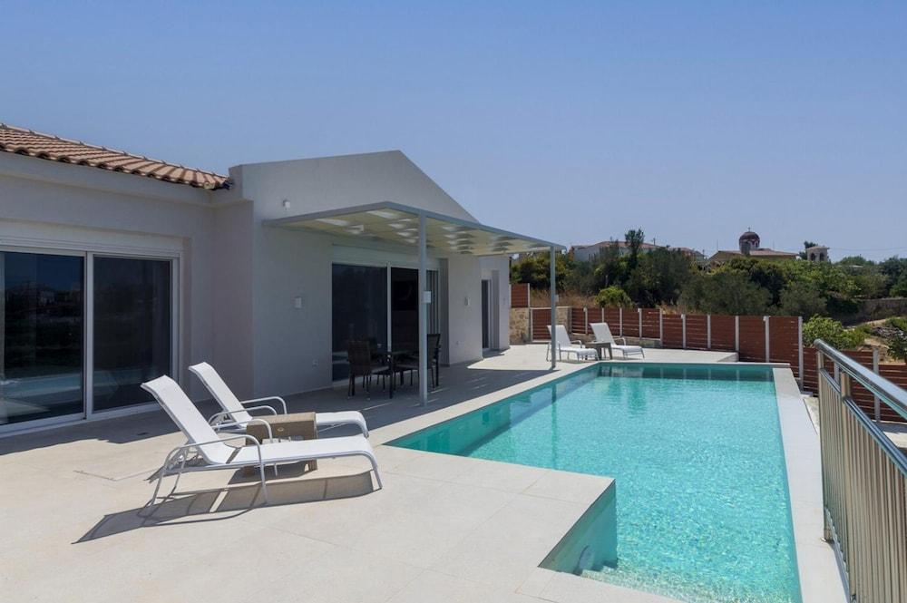 Casa Di Pietra With 2 Bedrooms & 3 Bathrooms