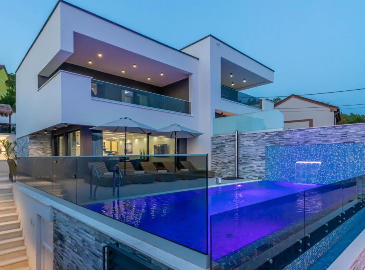 Lorena Stylish Sea View Villa