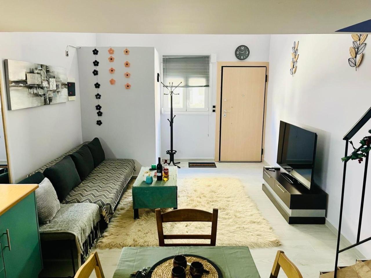 Chic & Cozy Apartment In Gazi, Athens