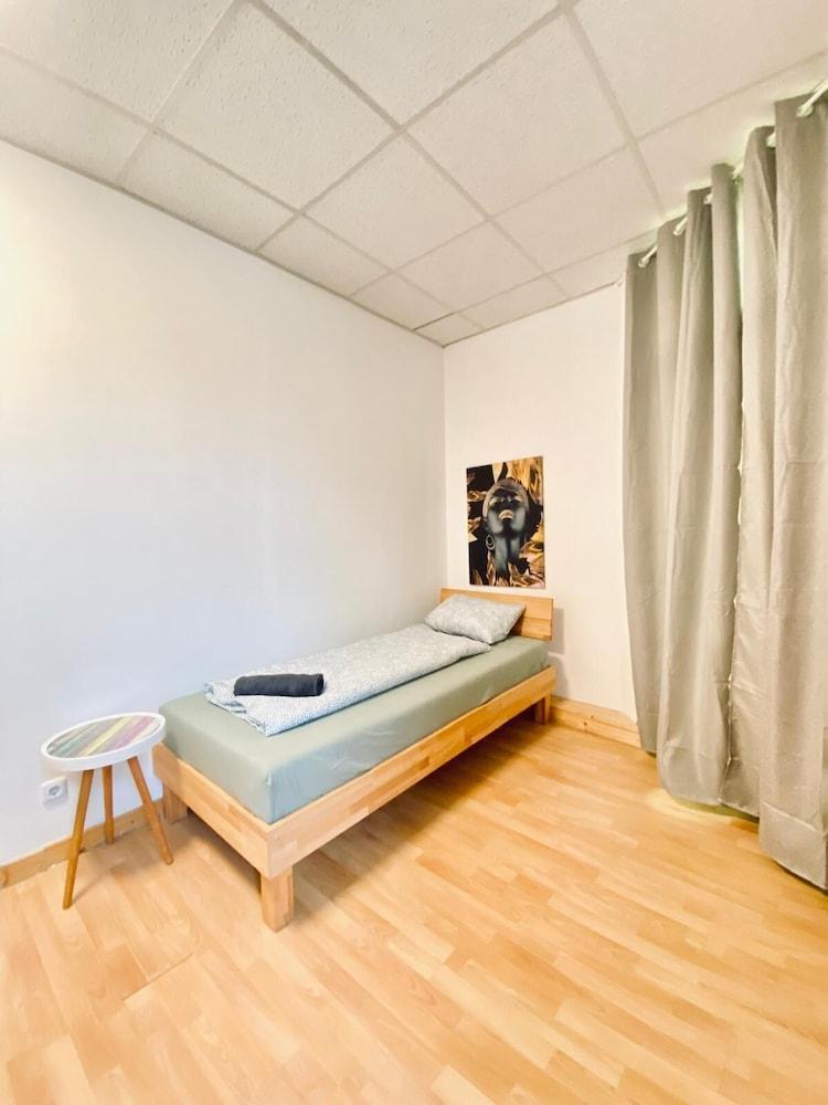 Stylish Shared 3-bedroom Stay Near City
