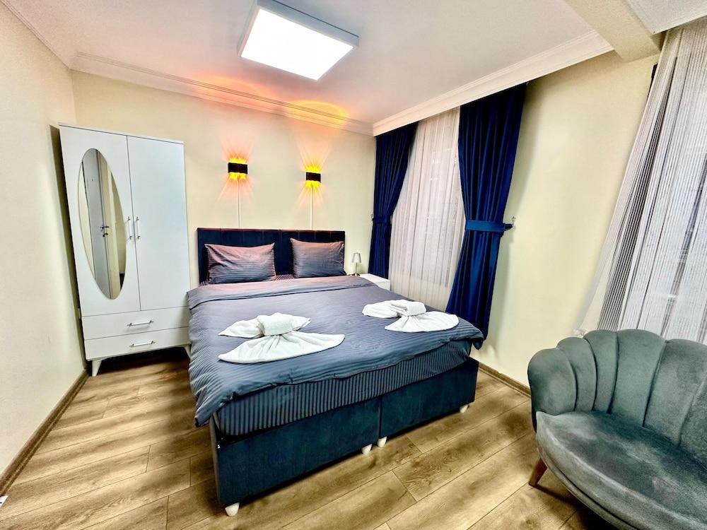 Grace Of Golden Stay Suit Taksim