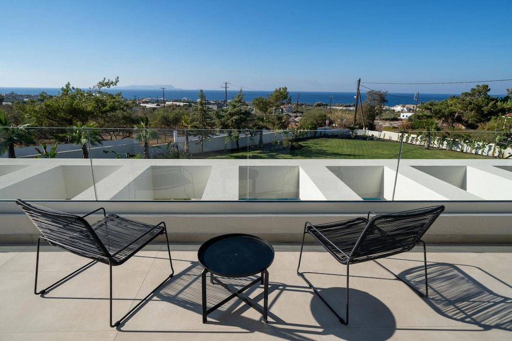 Aethra Grand Luxury 5-bed Villa 850m From Beach