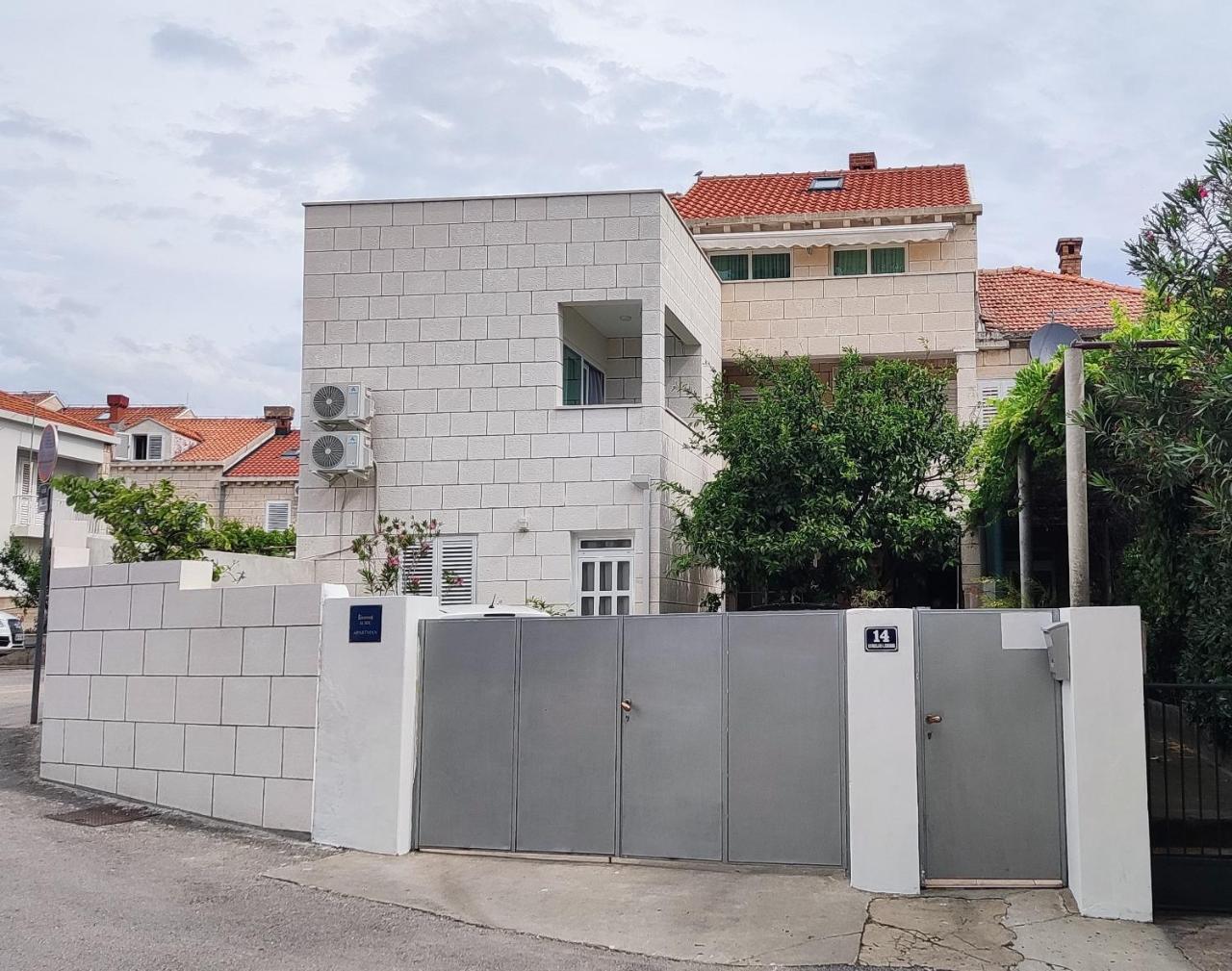 Ava Studio Apartment & Room
