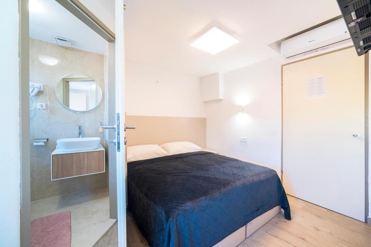Pamer Studio Apartment 05, 4th Floor, No Elevator