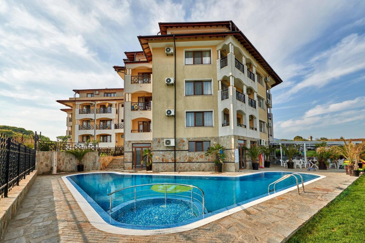 Toma's Residence Front Beach