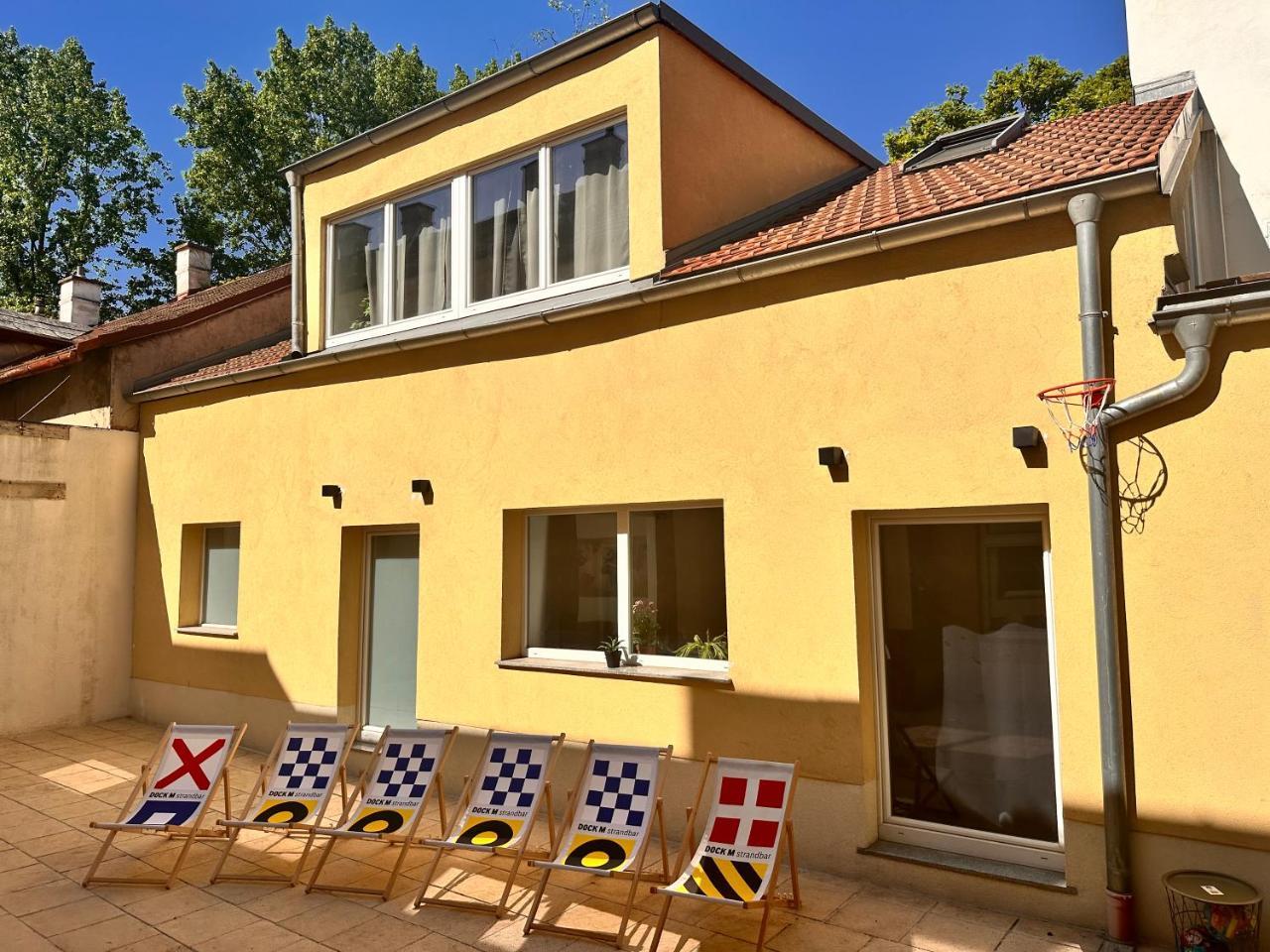 Full Premium City Villa 2 Bedrooms For 5 People Near Metro