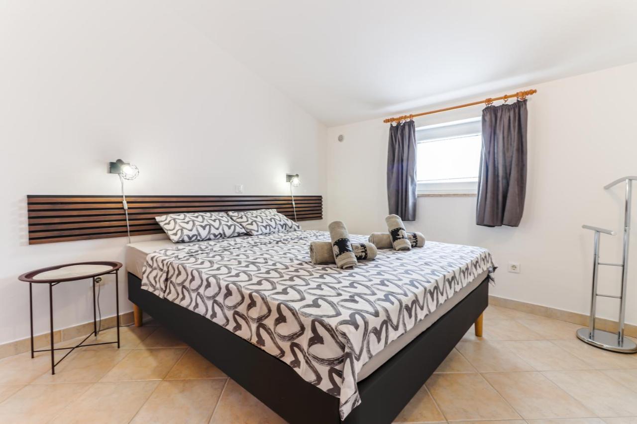 Sunshine Apartments Funtana With Balcony & Sea View