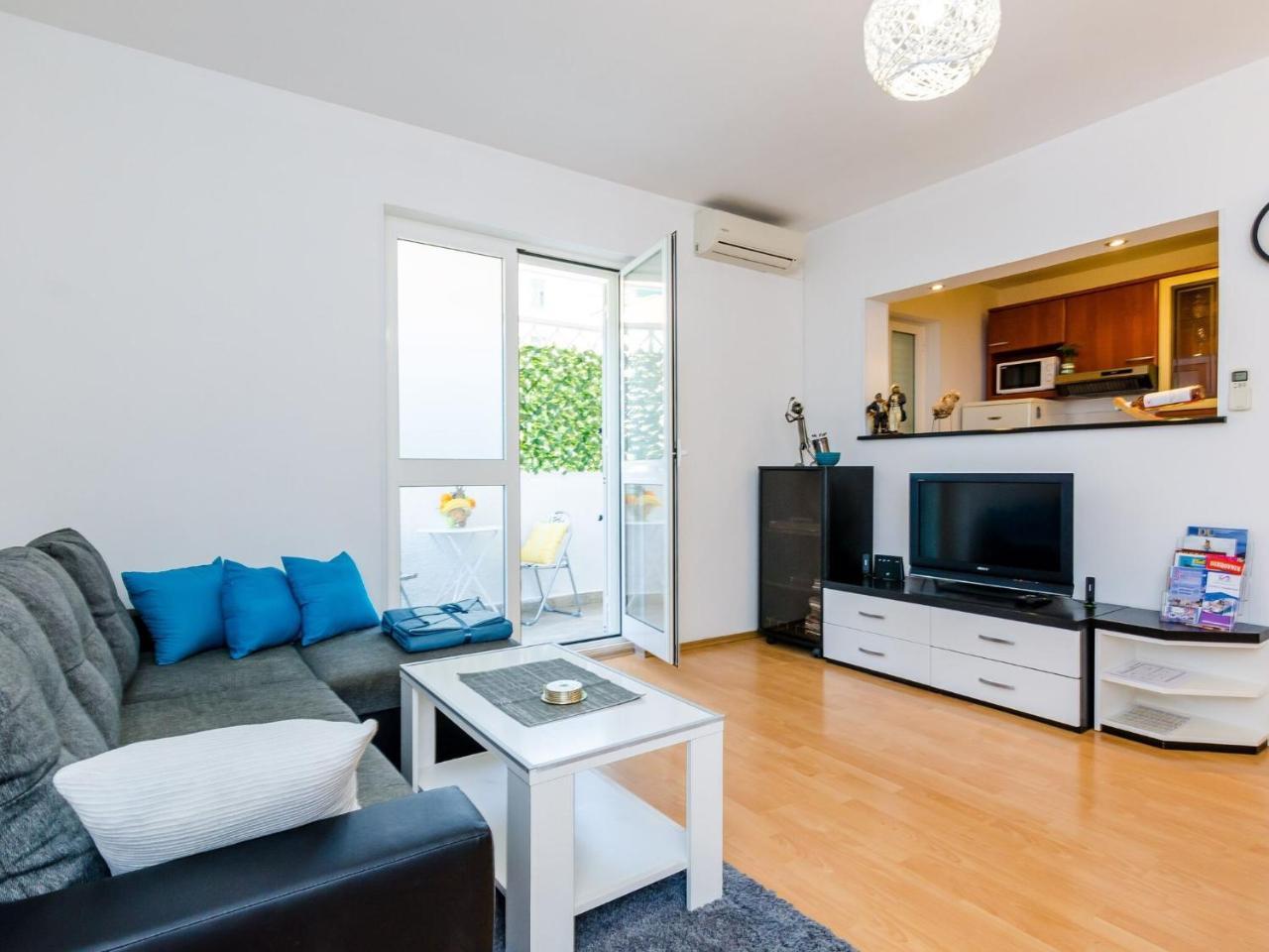 Apartment Antej One Bedroom Apartment With Terrace & City View