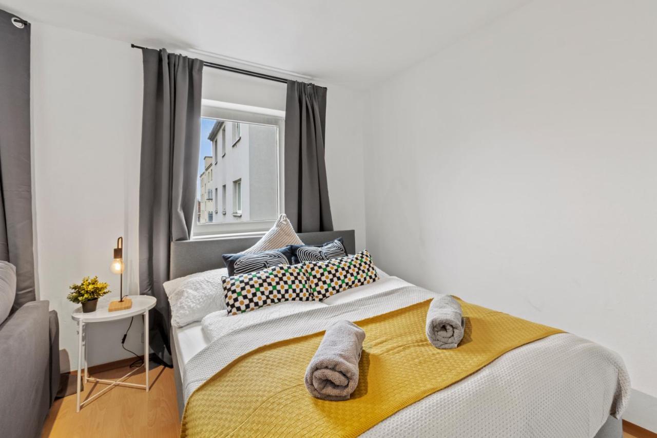 Perfect Location, 2 Min To Main Station, Long Term Stays