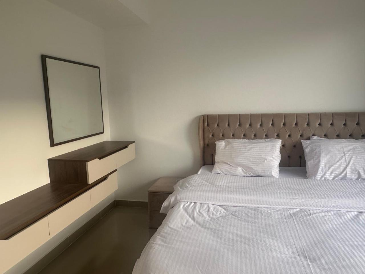 G Cribs Hotel Apartment 2br (Adults Only)