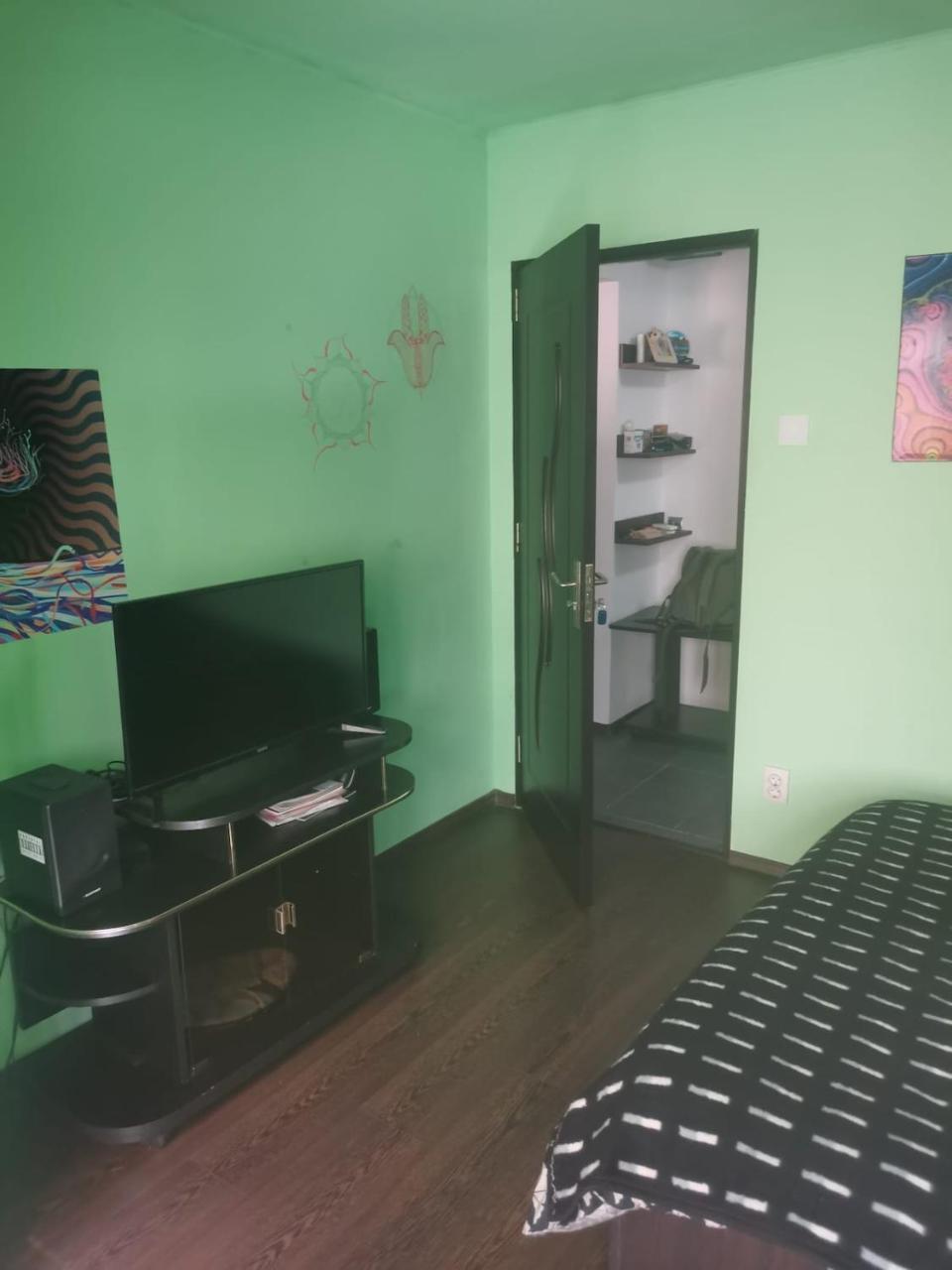 Central, Artistic, Spiritual