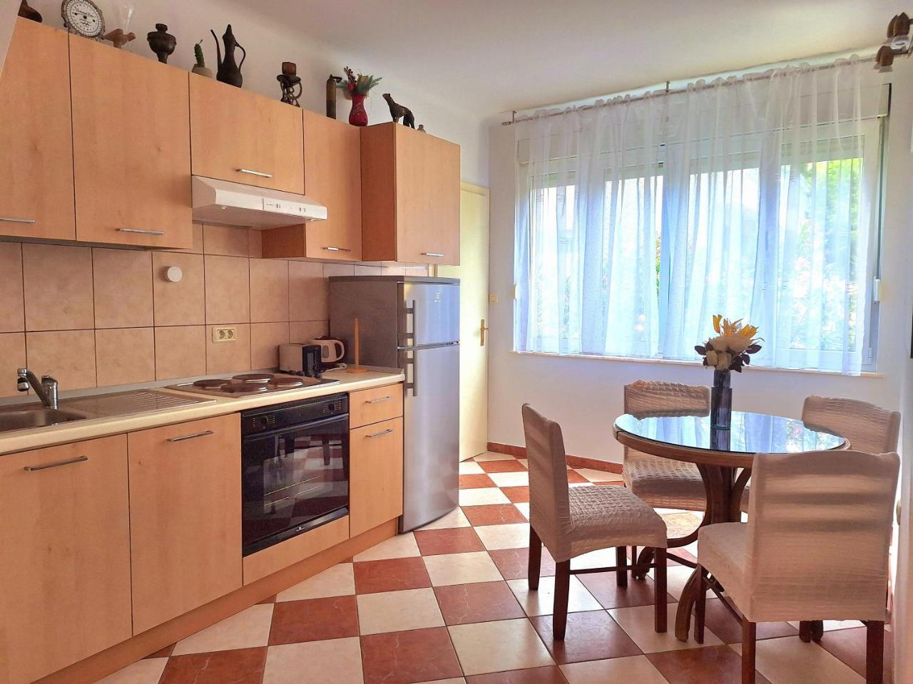 Sunny Center Apartment