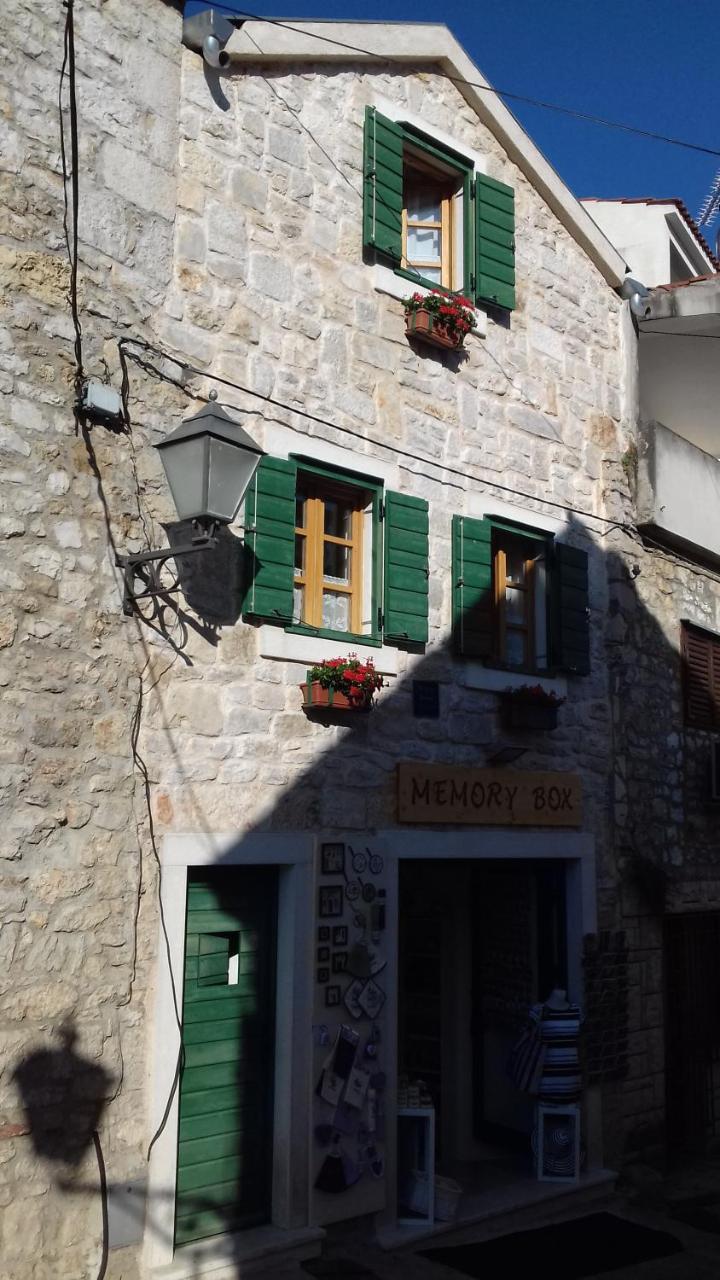 Apartments Mime Small House