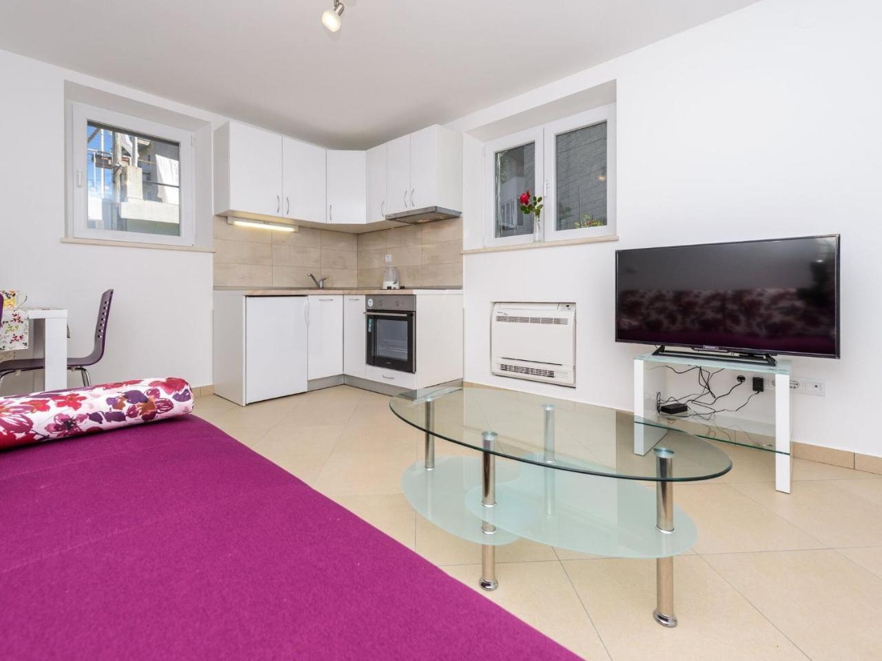 Apartment Pavlina One Bedroom Apartment With Terrace