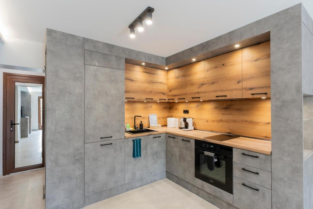 Urban Five #1 Stylish One-bedroom Apartments With Kitchen & Parking