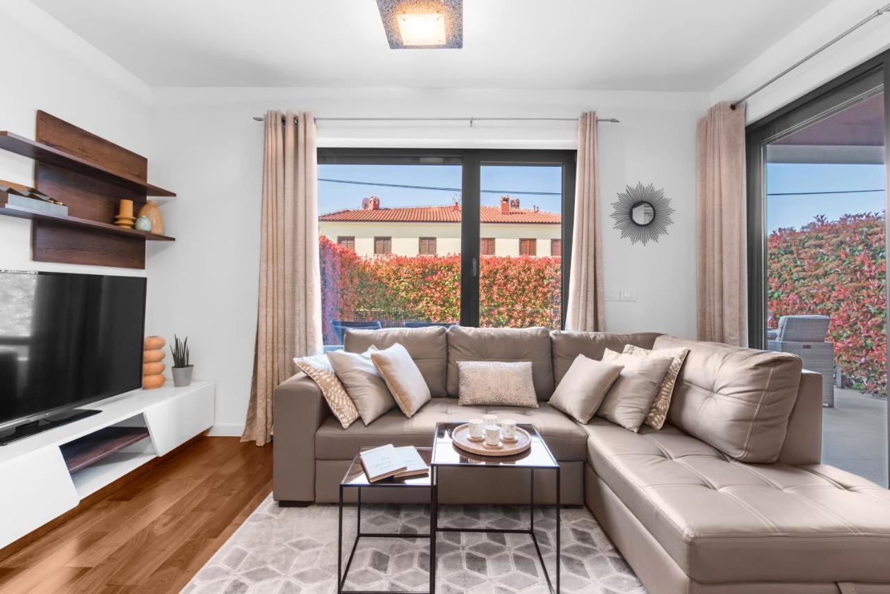 Luxury New Apartment With Private Garden Near The Beach!