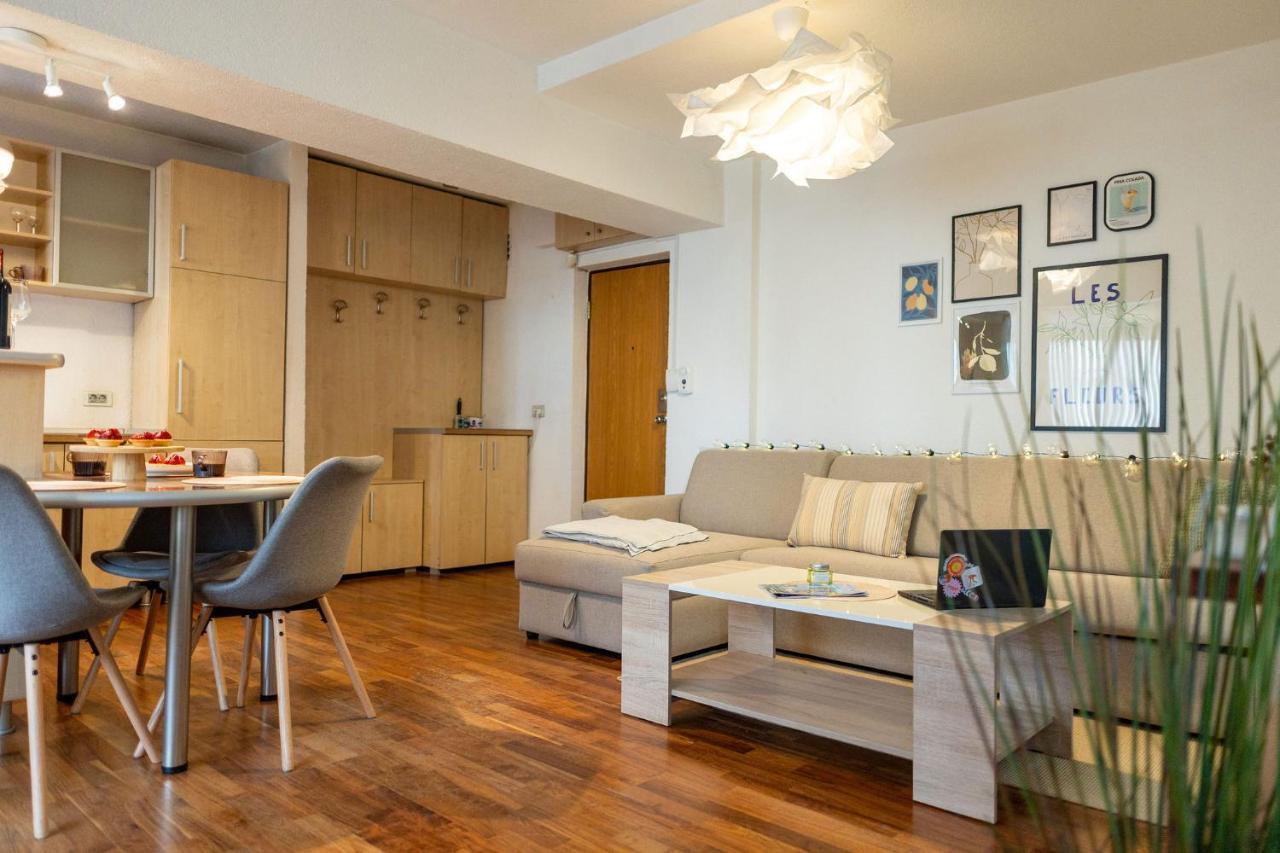 Ultracentral Retreat Victory Square Views & Style