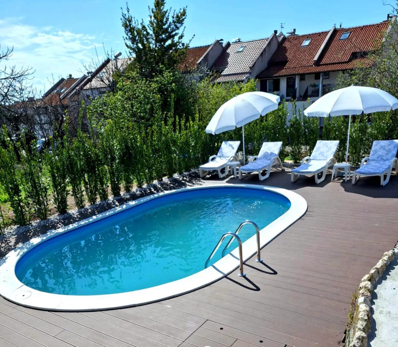 Domagoj Luxury Apartments With Heated Swimming Pool, Jacuzzi & Seaview