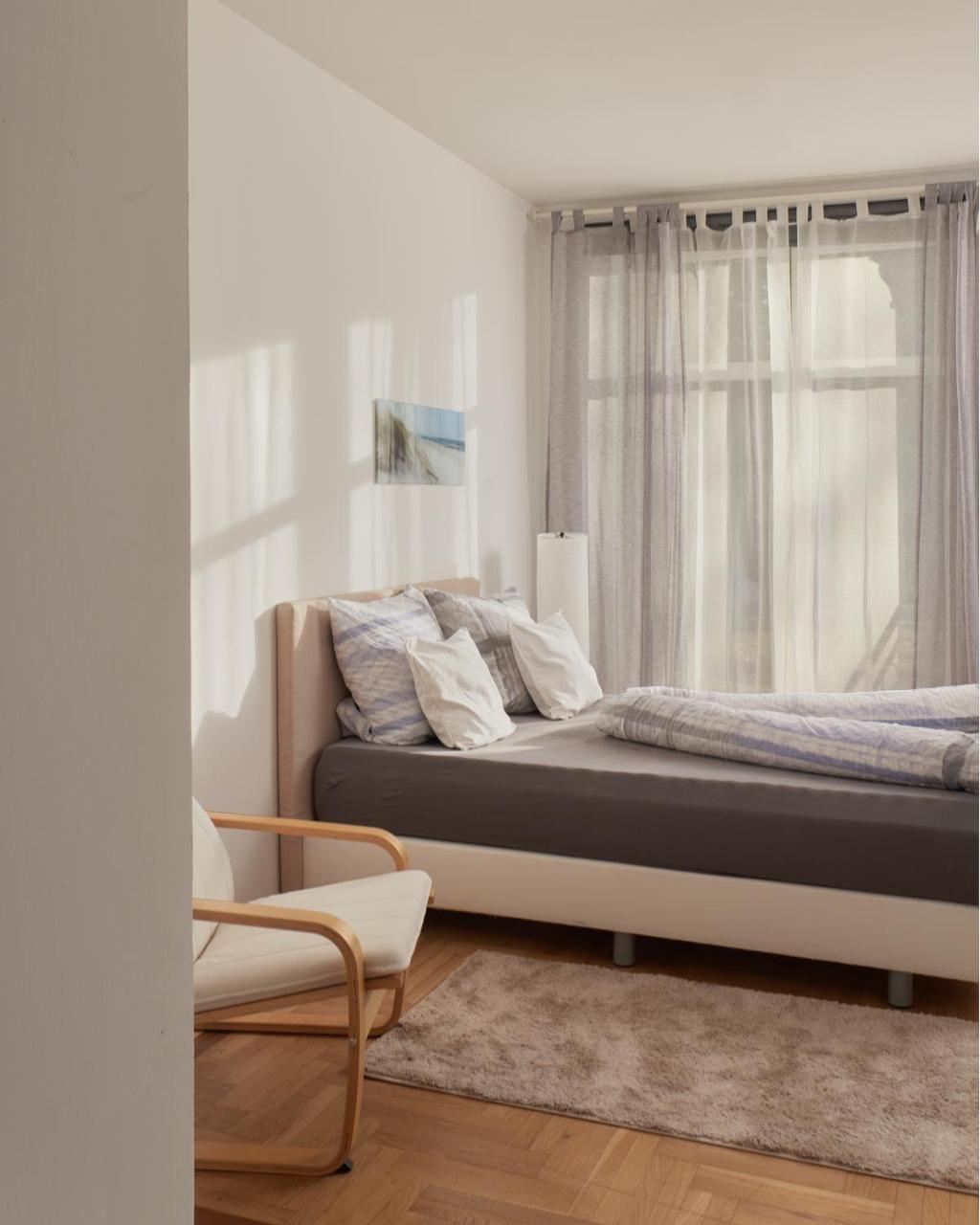 Historic Redesigned Schonbrunn Palace Apartments W Free Parking & 24h Check-in