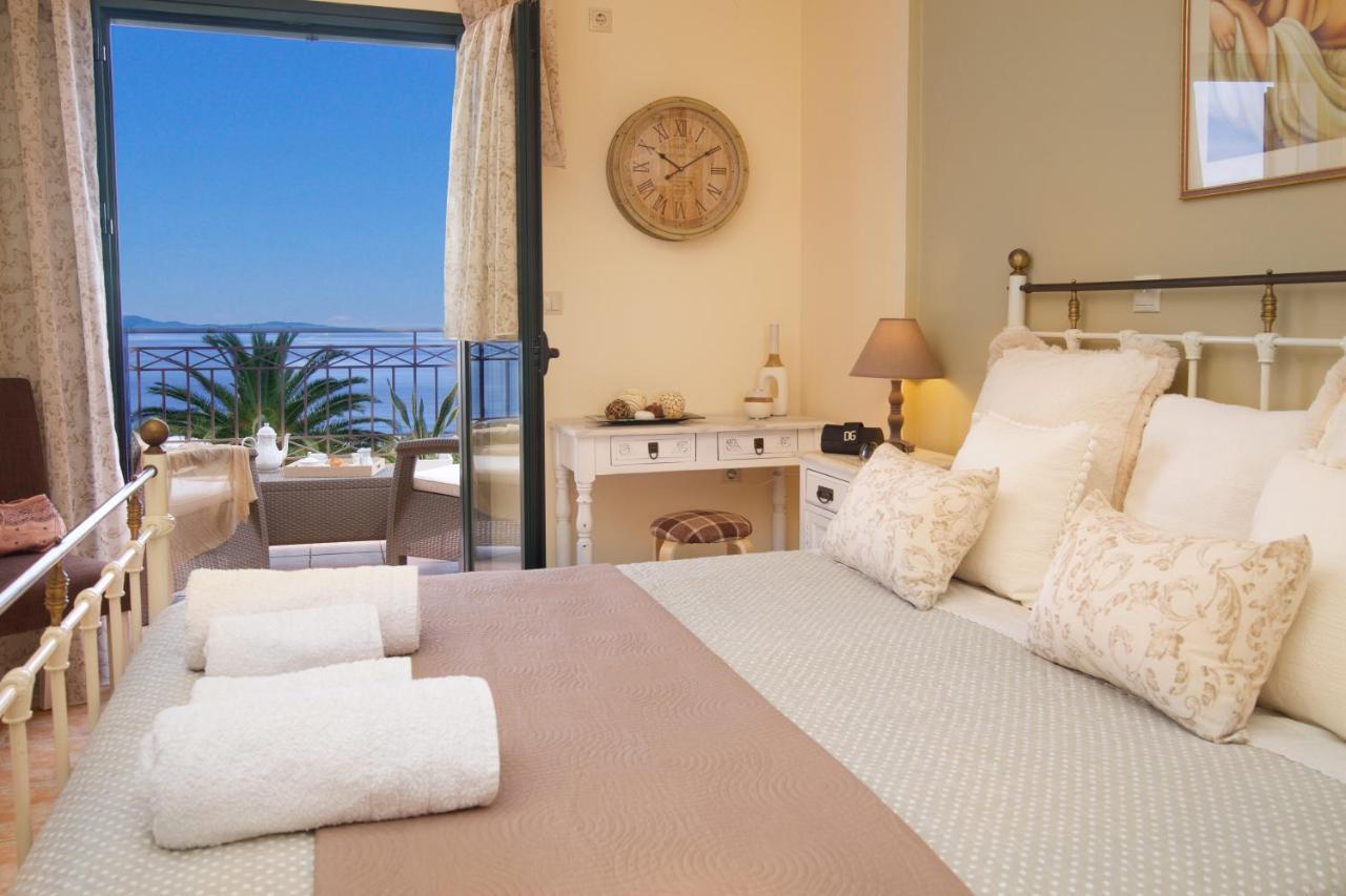 Trapezaki Villas, Seafront Accommodation