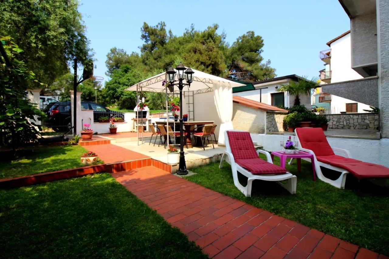 Studio Vista 1 Fur 2 Personen Mit Garten Und Grill