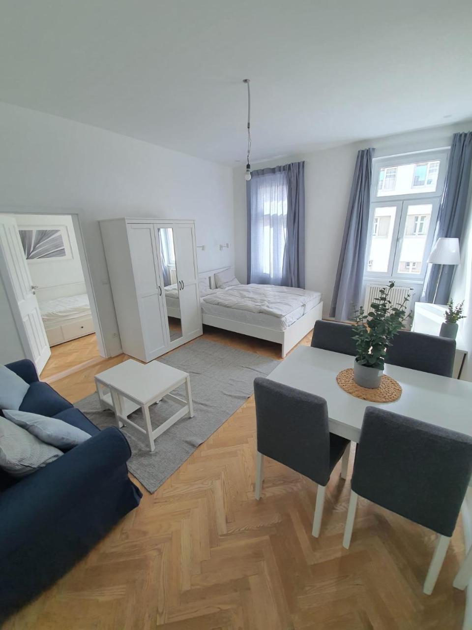 Bright & Quiet Apartments, Just 10 Minutes To U4, U6 & Schonbrunn Palace