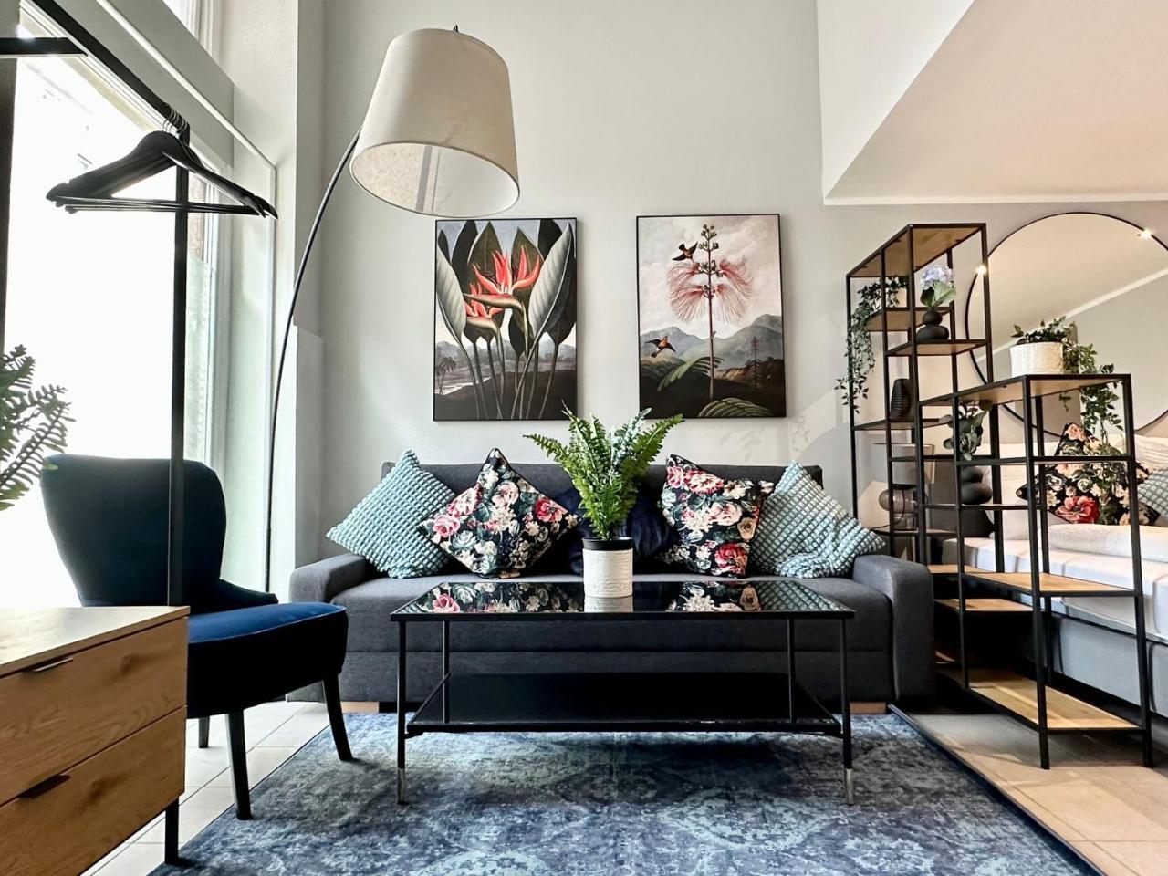 City Apartment, Central, 2 Min To U4