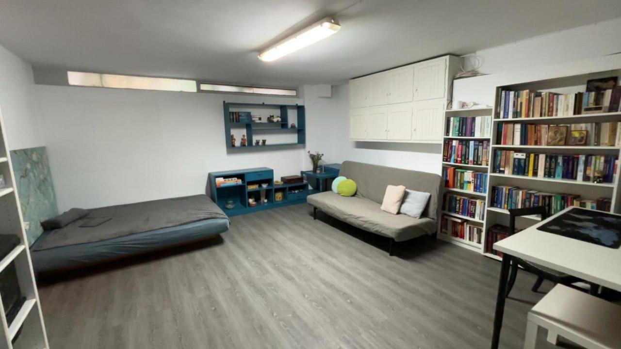 Ping Pong Flat Studio