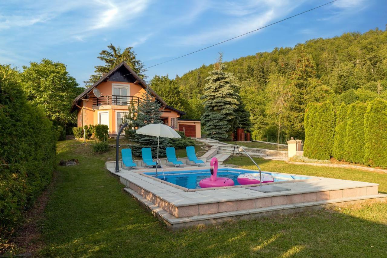 Villa Tratea With A Heated Pool